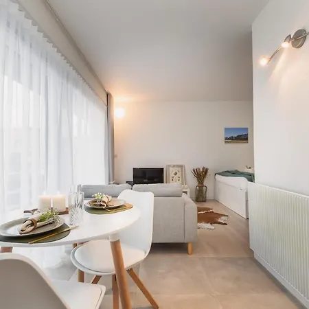 Apartment Luminous, Trendy Renovated Flat Right Around The Corner Of The Beach
