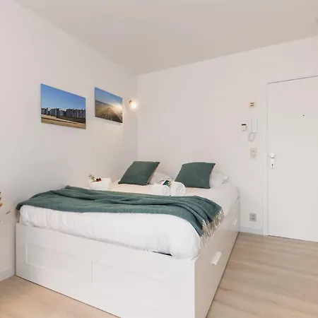 Apartment Luminous, Trendy Renovated Flat Right Around The Corner Of The Beach Middelkerke